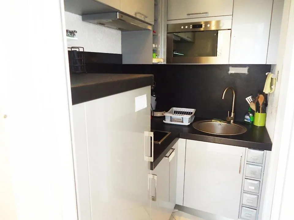 Joli Studio Climatise A 400M Des Commerces Cavalaire-sur-Mer 0*,  France